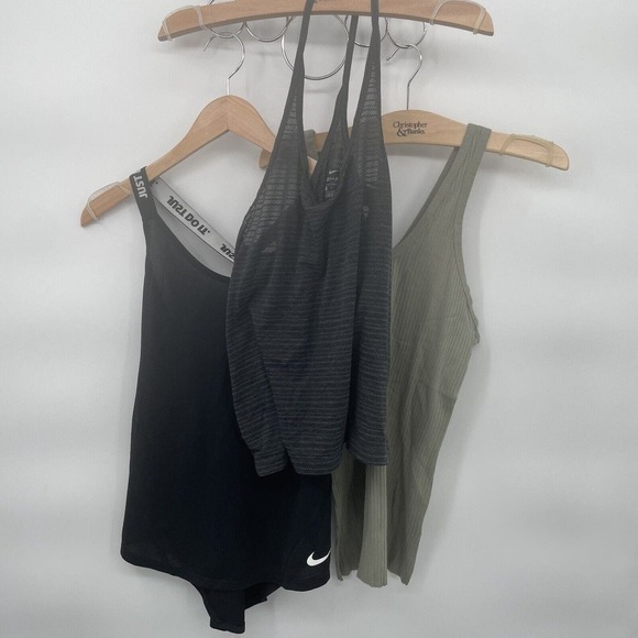 Nike Tank Top‎ LOT 3 Tanks Womens XS & Small-11F - Picture 1 of 10